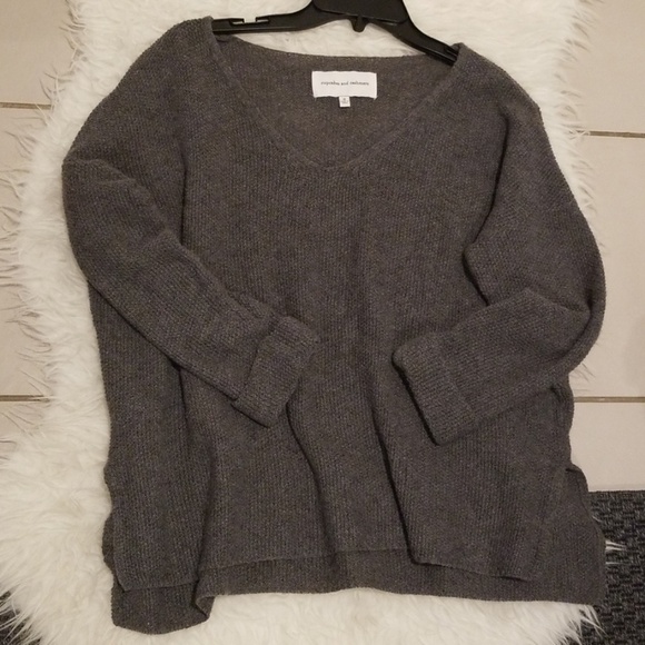 💕CUPCAKES & CASHMERE💕 Cuffed Sleeve Sweater Gray - Picture 1 of 7